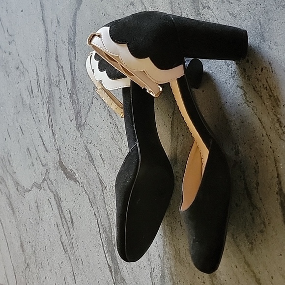 Journee Chandra Pumps block heel black Faux suede white trim size 8.5 - Picture 4 of 13